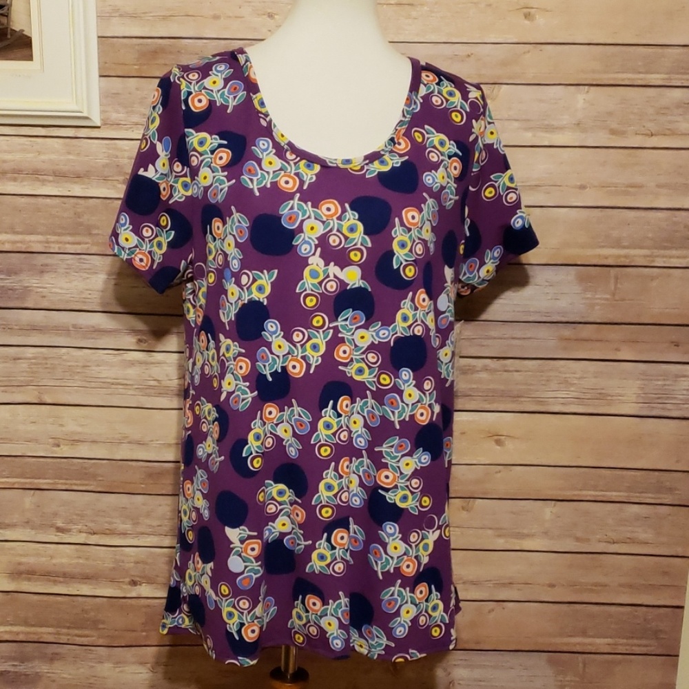 Brand new Lularoe Classic T